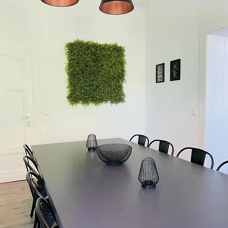 Moderne I Zentral I Grosser Parkplatz *