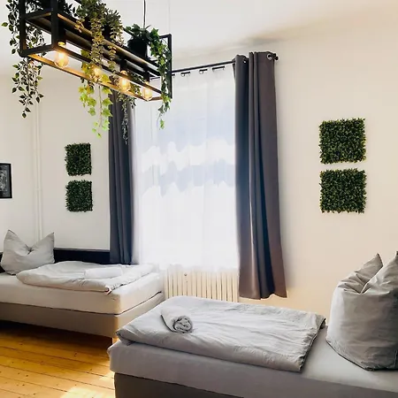 Moderne I Zentral I Grosser Parkplatz Duisburg