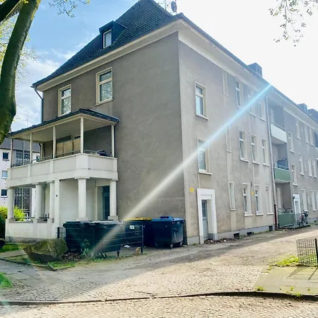 Moderne I Zentral I Grosser Parkplatz Duisburg