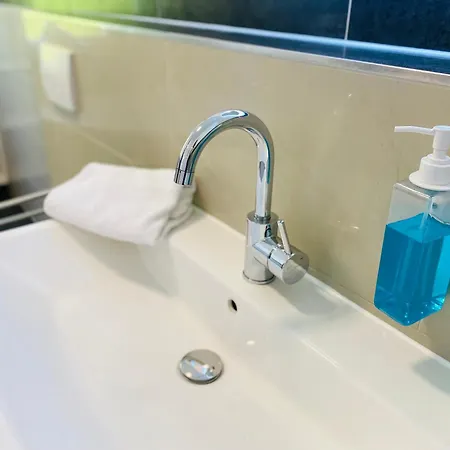 Moderne I Zentral I Grosser Parkplatz Duisburg