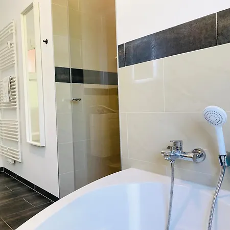 Moderne I Zentral I Grosser Parkplatz *