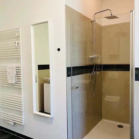 Moderne I Zentral I Grosser Parkplatz Apartamento *