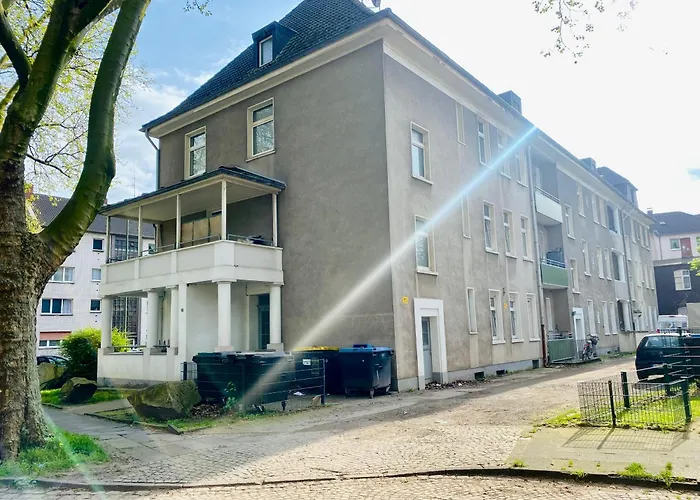 Moderne I Zentral I Grosser Parkplatz Duisburg