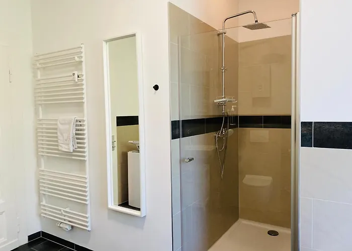 Moderne I Zentral I Grosser Parkplatz Apartamento *