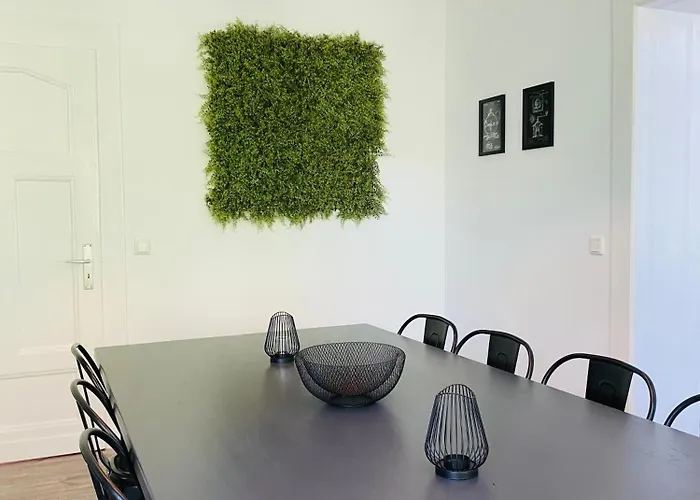 Moderne I Zentral I Grosser Parkplatz Duisburg